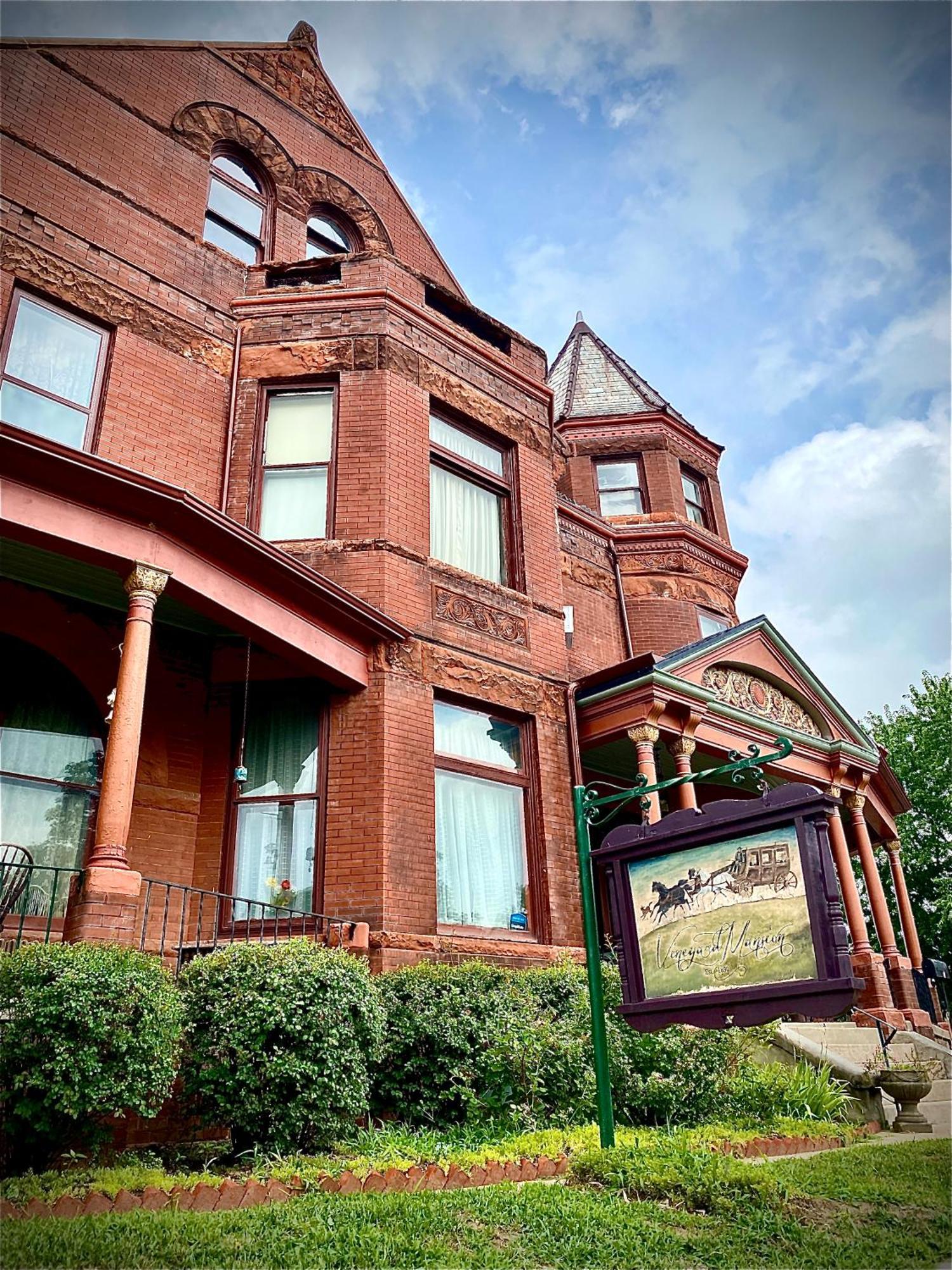 Vineyard Mansion Carriage House St. Joseph Exterior foto